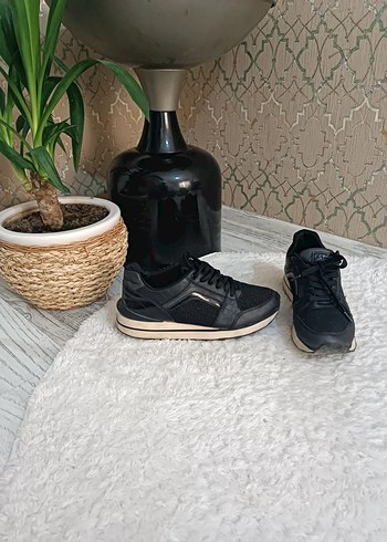 Siyah Bağcıklı Spor Ayakkabı