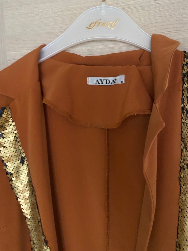 Parlak Yılan Desenli Uzun Kahverengi Kadın Elbisesi - Görsel 2