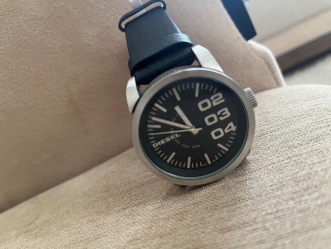 Diesel sadece kordonu değişmiş bu renk daha iyi olduğundan