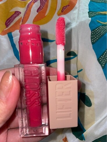  Beden Maybelline liften golde 24 bubble gum