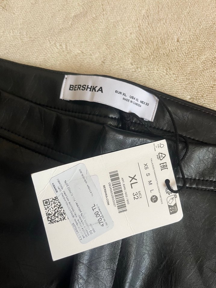 Kadın Siyah Deri Mini Şort - Görsel 3