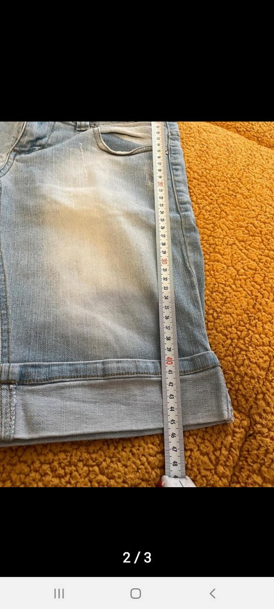 Nakışlı Beyaz Bluz ve Gri Kot Şort - Görsel 2