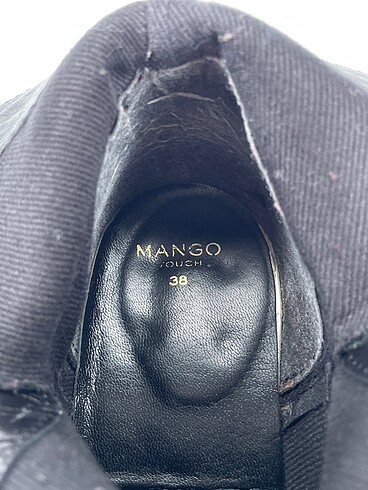 38 Beden siyah Renk Mango Bot %70 İndirimli.