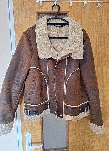 Zara Mont