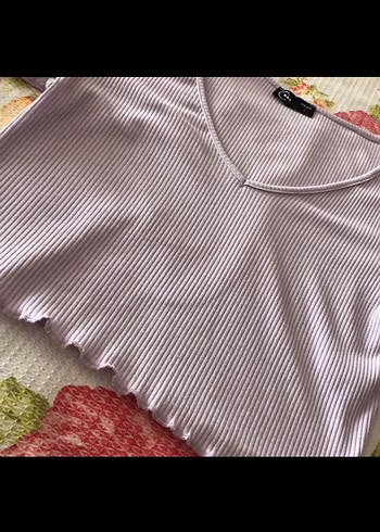 Mor V Yakalı Kısa Crop Top - Görsel 3