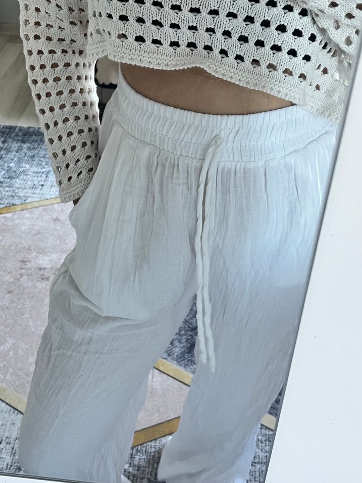 Bol Kesim Beyaz Keten Midi Pantolon - Görsel 3