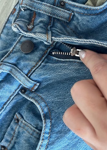 Düğmeli Açık Mavi Bol Kesim Kadın Midi Kot Pantolon - Görsel 6