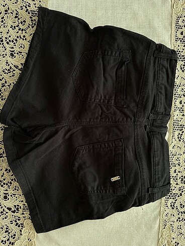32 Beden Stradivarius Siyah şort