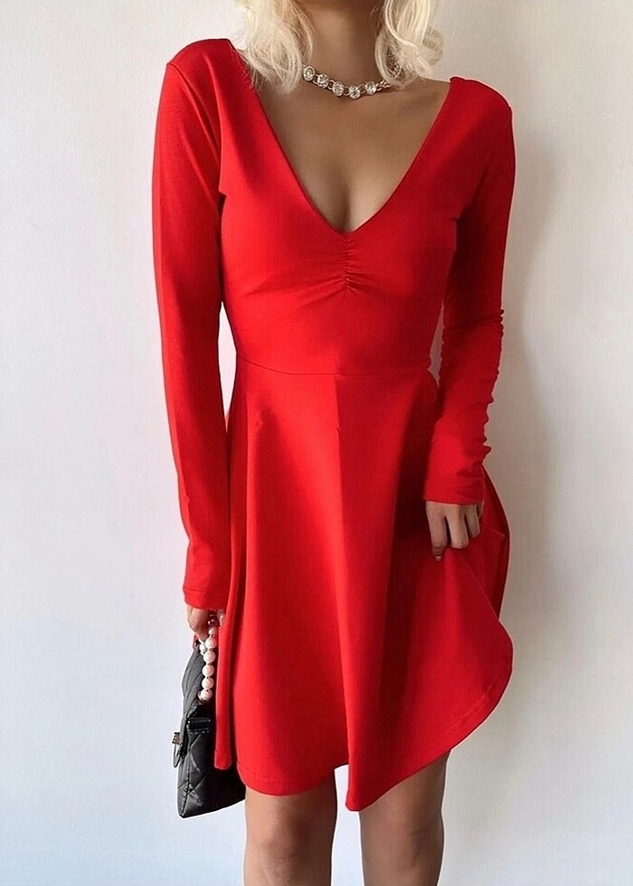 Kırmızı Elbise - Görsel 2