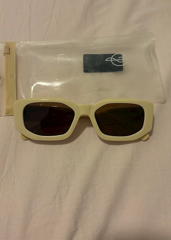 Bej Minimalist Kadın Güneş Gözlüğü - Görsel 2