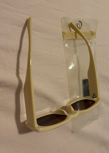 Bej Minimalist Kadın Güneş Gözlüğü - Görsel 3