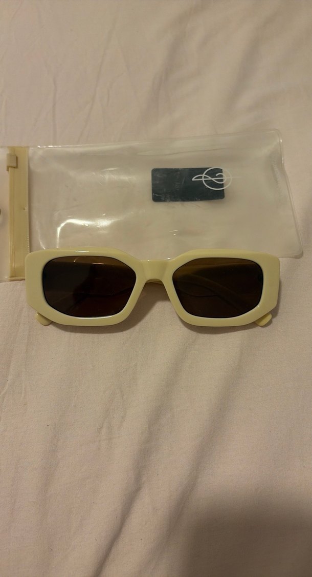 Bej Minimalist Kadın Güneş Gözlüğü - Görsel 2