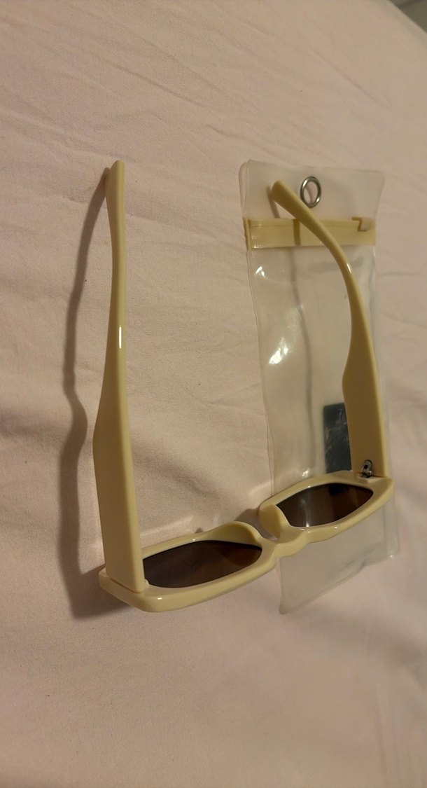 Bej Minimalist Kadın Güneş Gözlüğü - Görsel 3