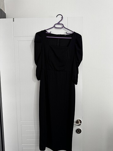 Siyah az yırtmaçlı yarım kol abiye - Görsel 5