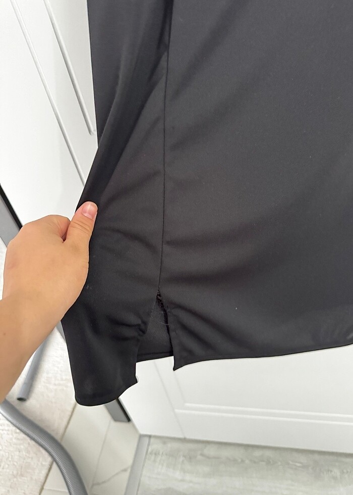 Siyah az yırtmaçlı yarım kol abiye - Görsel 4