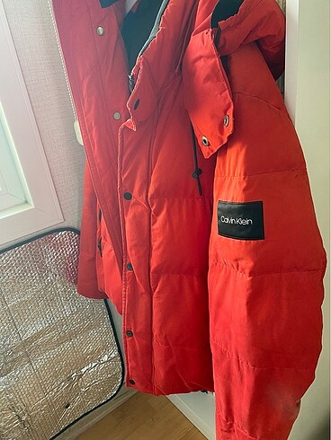 l Beden Calvin Klein Şişme Kayak Montu