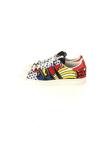 Adidas Spor Ayakkabı %70 İndirimli.
