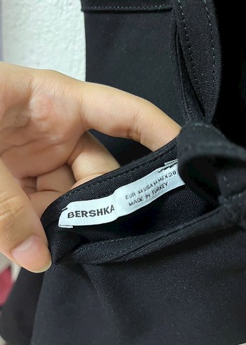 Arka dekolteli siyah mini elbise - Görsel 4