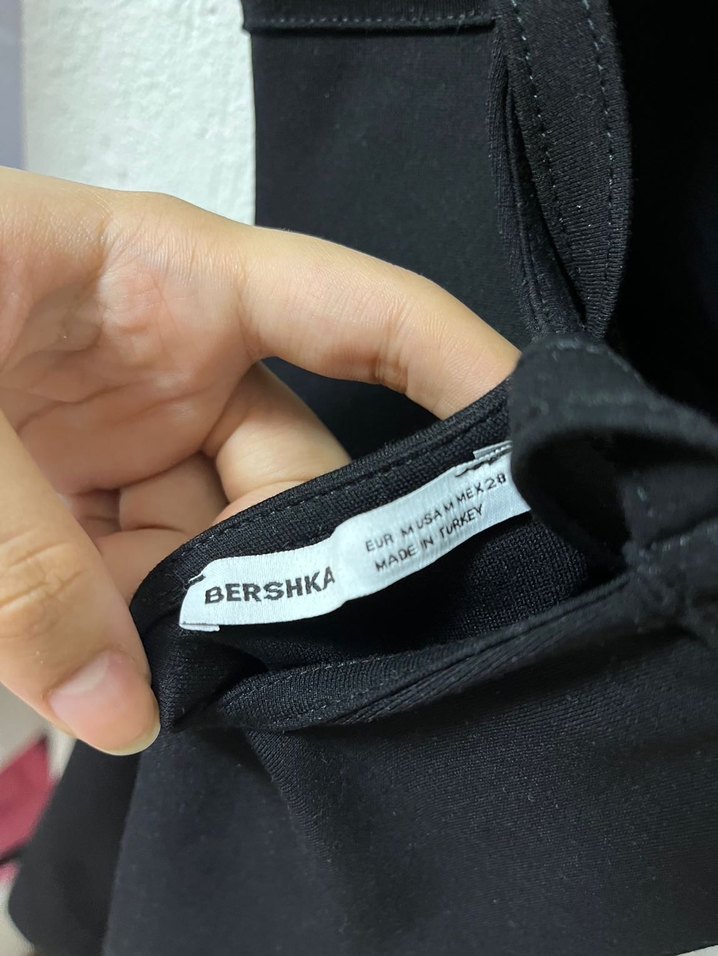 Arka dekolteli siyah mini elbise - Görsel 4