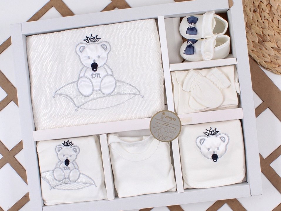 Nakışlı Beyaz Örgü Bebek Hastane Kıyafeti - Görsel 2