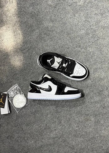 NIKE AIR JORDAN