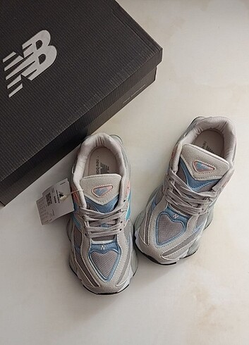 New Balance 9060