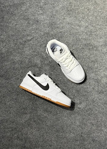 NIKE SB DUNK LOW