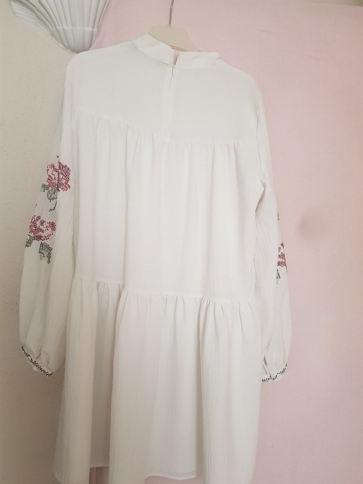 Nakışlı, Fırfırlı Beyaz Uzun Kollu Tunik - Görsel 2