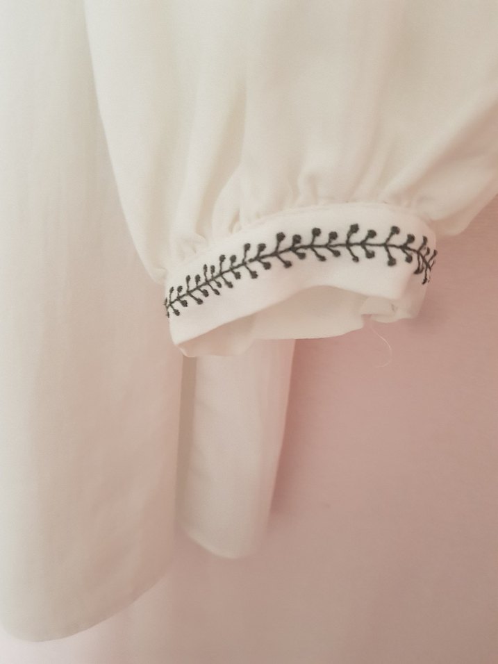 Nakışlı, Fırfırlı Beyaz Uzun Kollu Tunik - Görsel 4