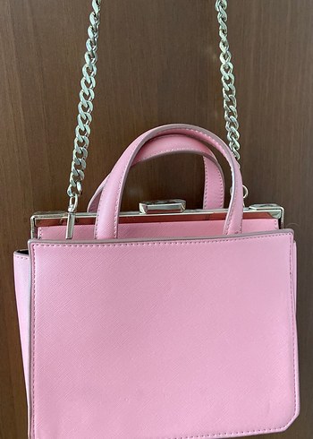 Zincir Detaylı Pembe Deri Kadın Çanta