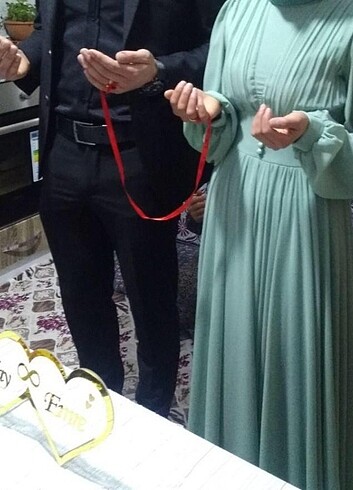 Şub yeşili düğmeli sifon abiye