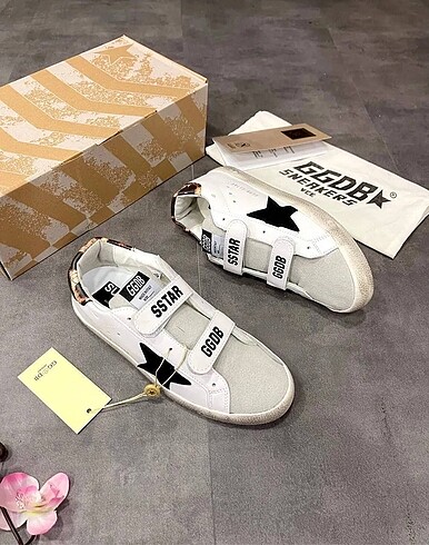 Golden Goose Deluxe Sneaker