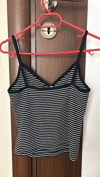 Koton Askılı crop