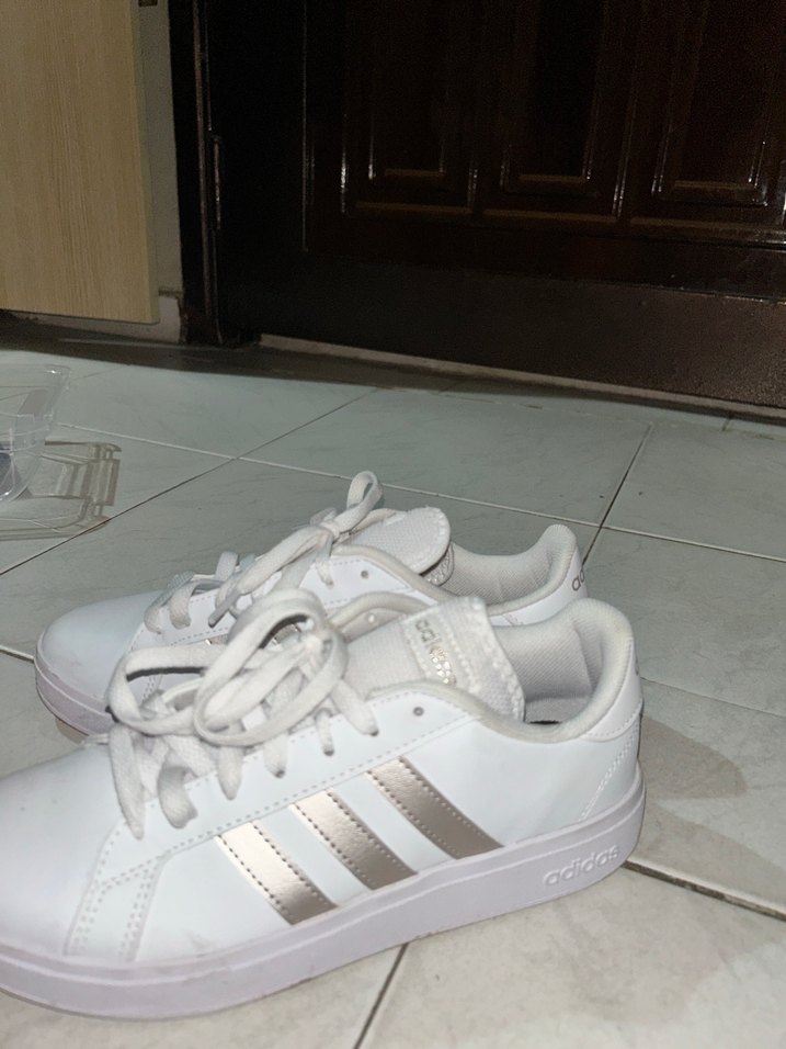 Beyaz Adidas Kadın Spor Ayakkabı - Görsel 4