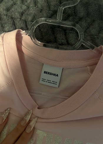 bershka pembe simli yazılı crop - Görsel 4
