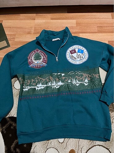 Sweatshirt