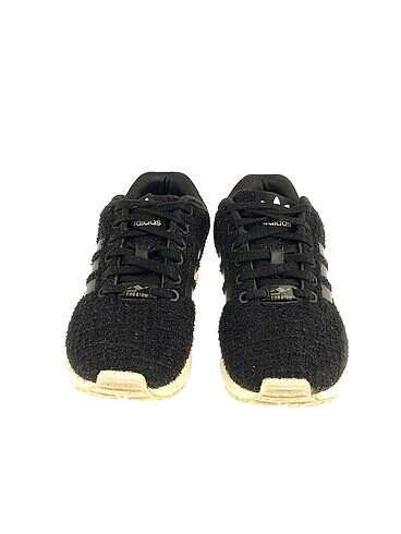 40 Beden Adidas Spor Ayakkabı %70 İndirimli.