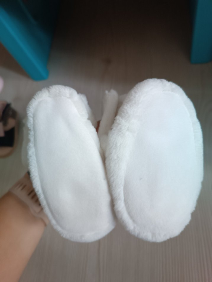 Kız Çocuk Beyaz Kürklü Sıcak Ev Terliği - Görsel 2