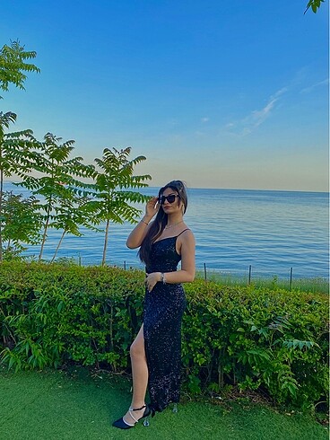 Yırtmaçlı Elbise