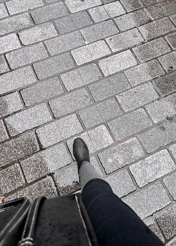 Gri Deri Kadın Bot