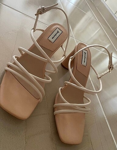 Stradivarius Stradivarius bantlı topuklu sandalet