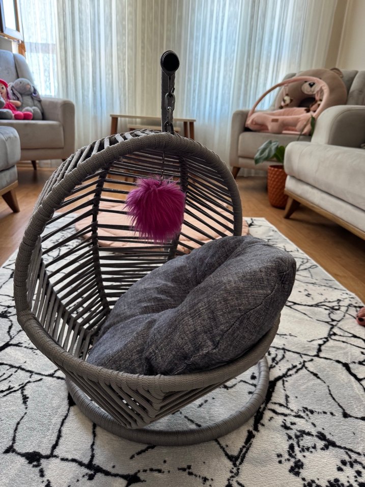 Gri Asılabilir Kedi Yatağı ve Oyuncak Top - Görsel 4