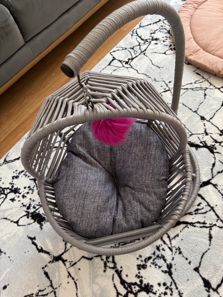 Gri Asılabilir Kedi Yatağı ve Oyuncak Top - Görsel 2