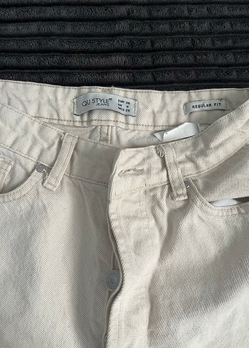 Düğmeli Beyaz Midi Kot Pantolon - Görsel 3