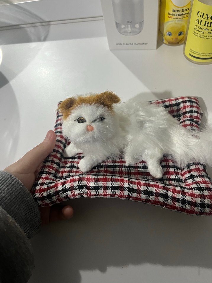 Beyaz Parlak Peluş Kedi Oyuncak - Görsel 2