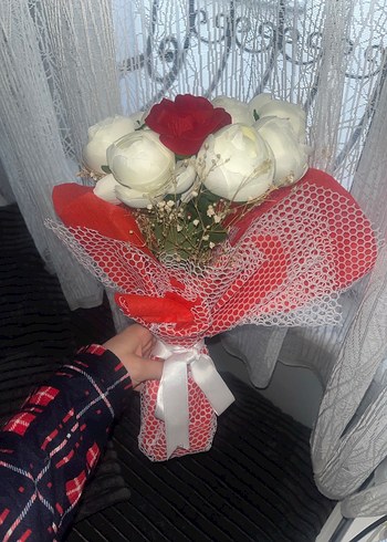 Beyaz ve Kırmızı Buket - Görsel 2
