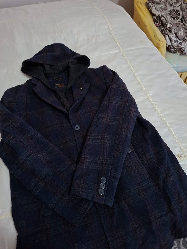 Kapüşonlu Düğmeli Erkek Midi Kaban - Görsel 2