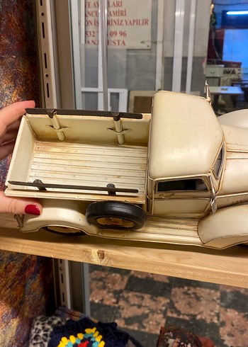 Beyaz Retro Oyuncak Kamyonet - Görsel 2