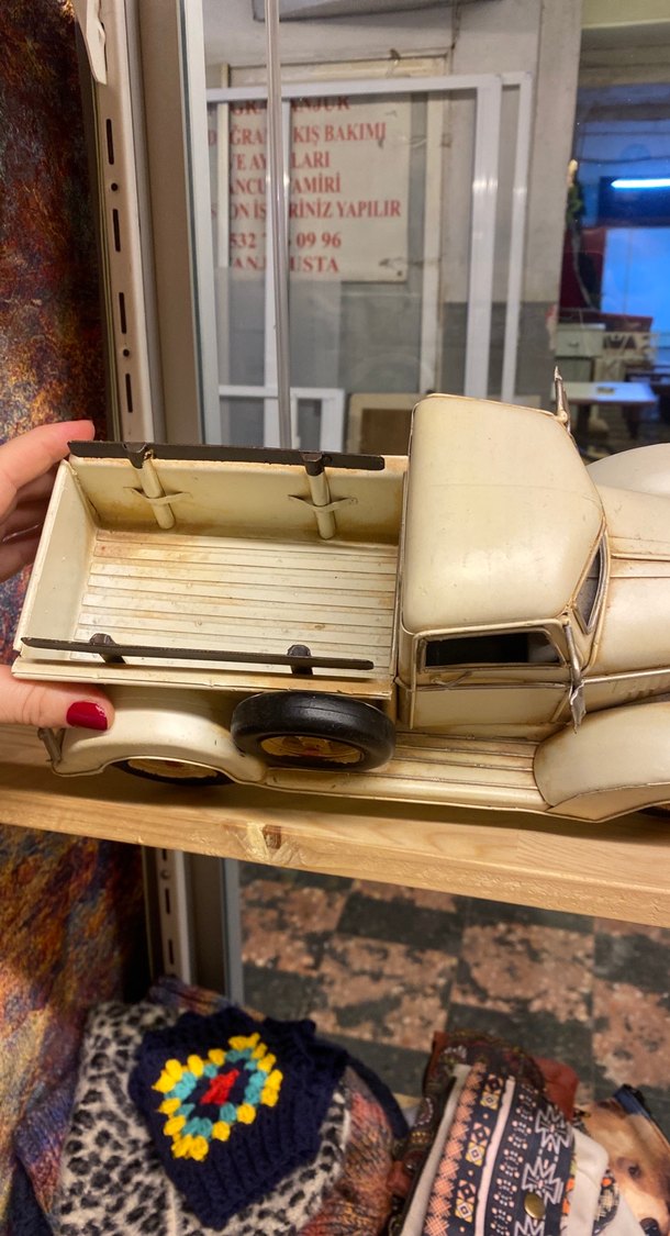 Beyaz Retro Oyuncak Kamyonet - Görsel 2