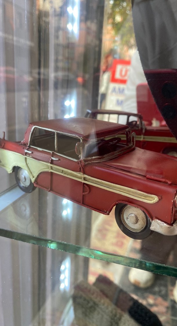 Kırmızı Renkli Oyuncak Araba Modeli - Görsel 2